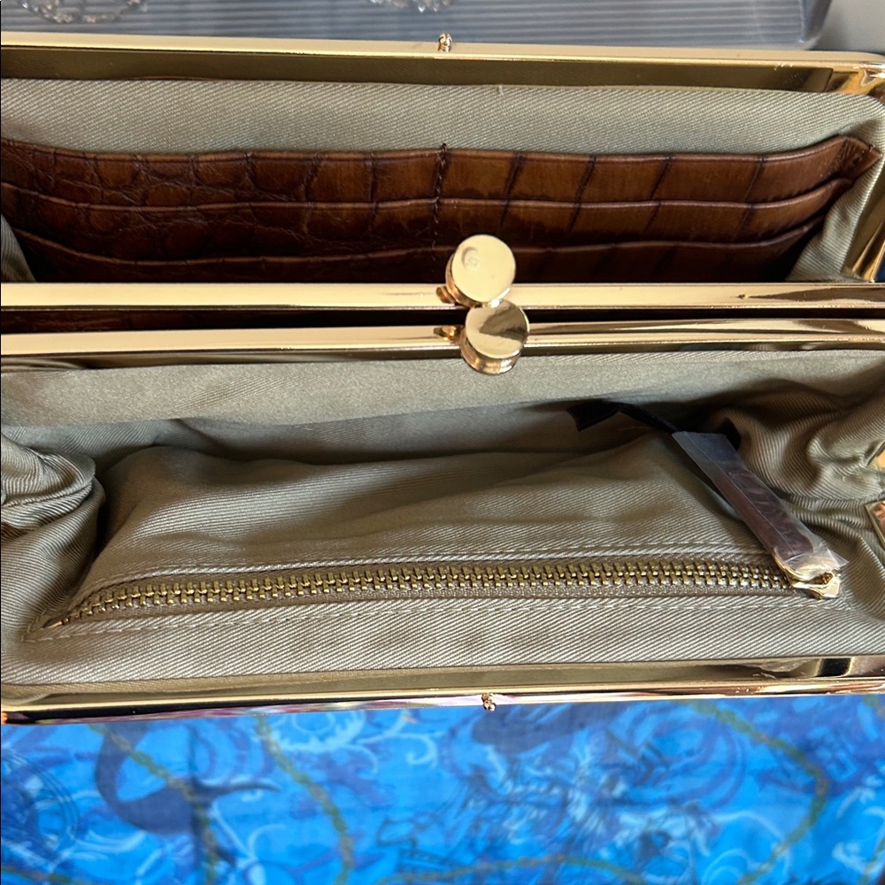 G.I.L.I. Brown Crocodile-Embossed leather Clutch - Picture 11 of 15
